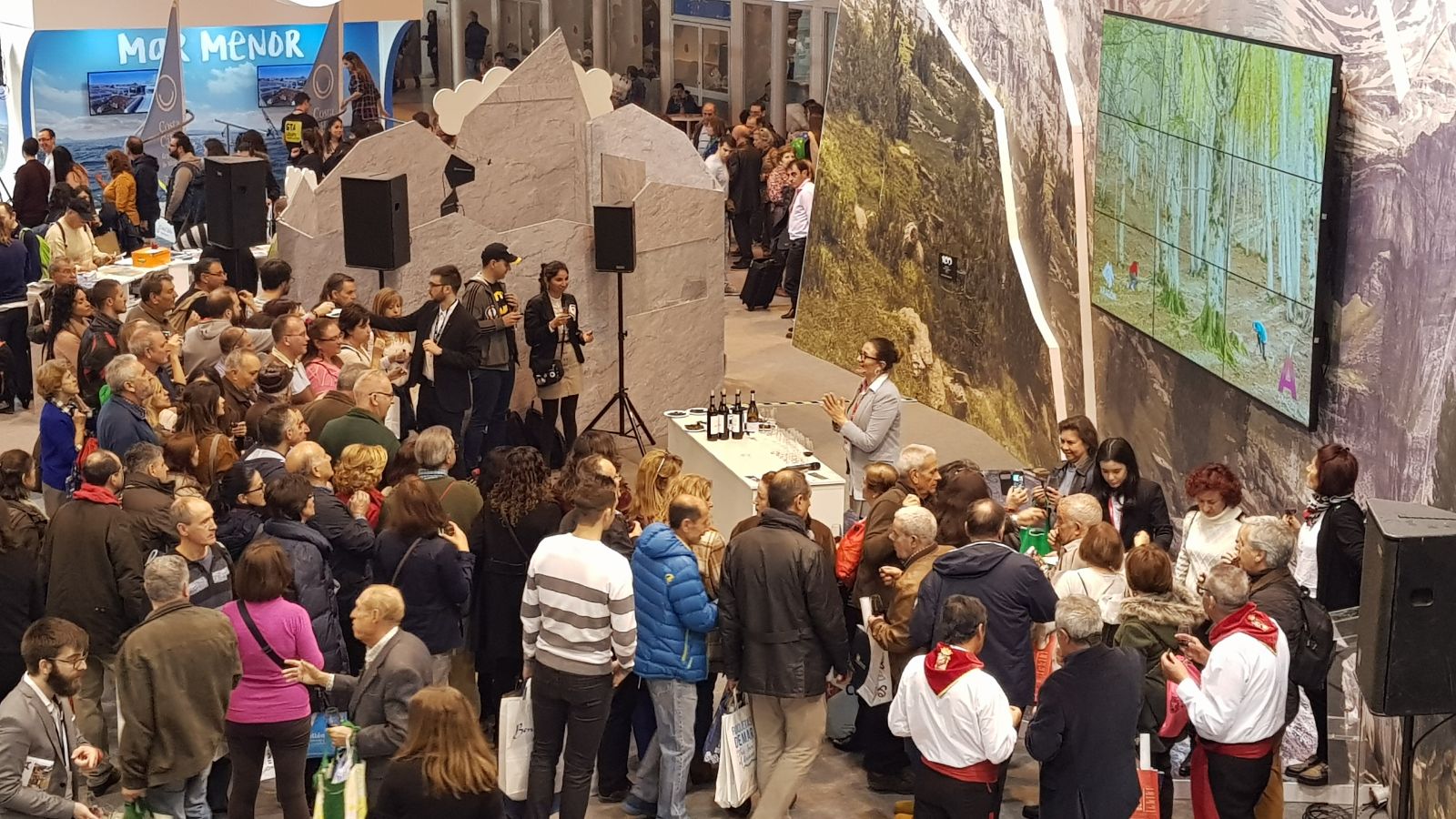 Maridajes de Enoturismo de Aragón y chocolates del Monasterio de Piedra en FITUR 2018